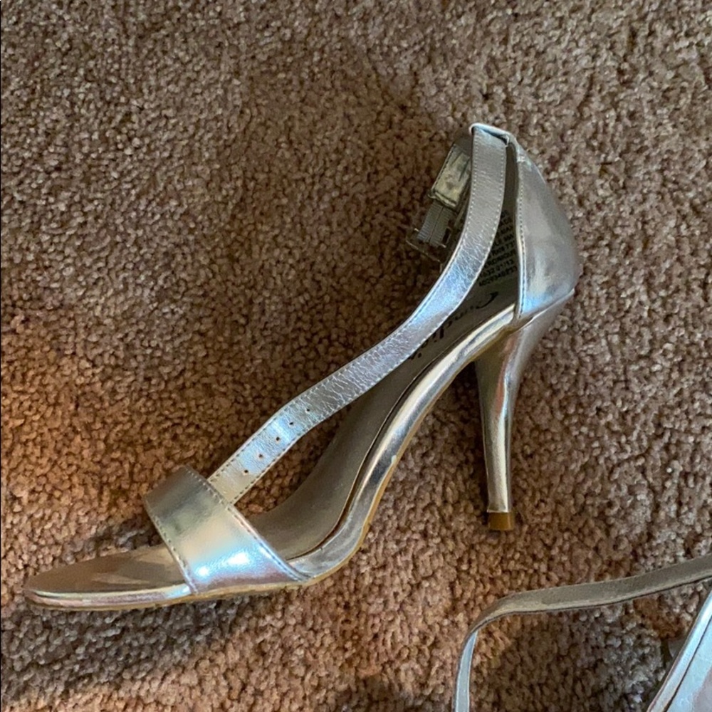 heels - Picture 2 of 2